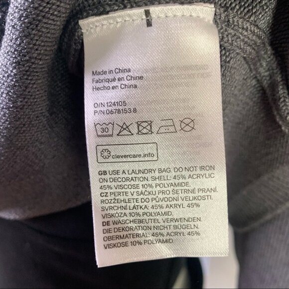 DIVIDED H&M GREY SWEATSHIRT KNIT TOP STUDS CREWNECK LONG SLEEVE SWEATSHIRT SMALL - Picture 10 of 13